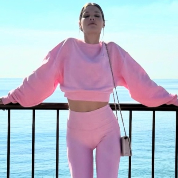 Alo Yoga 💗 NWT Cropped Accolade Crewneck in Sweet Pink - S - Picture 3 of 12
